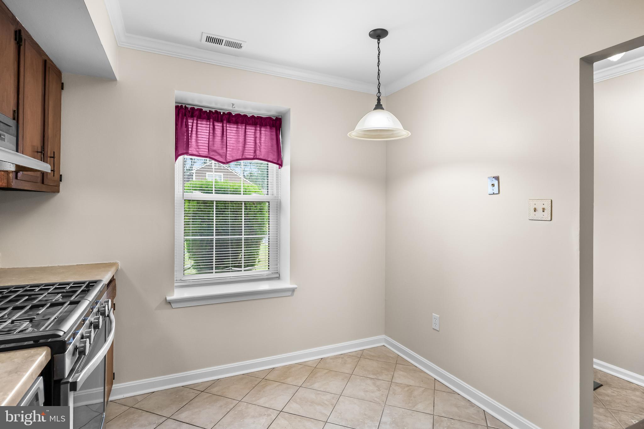 13 HOPEWELL LN