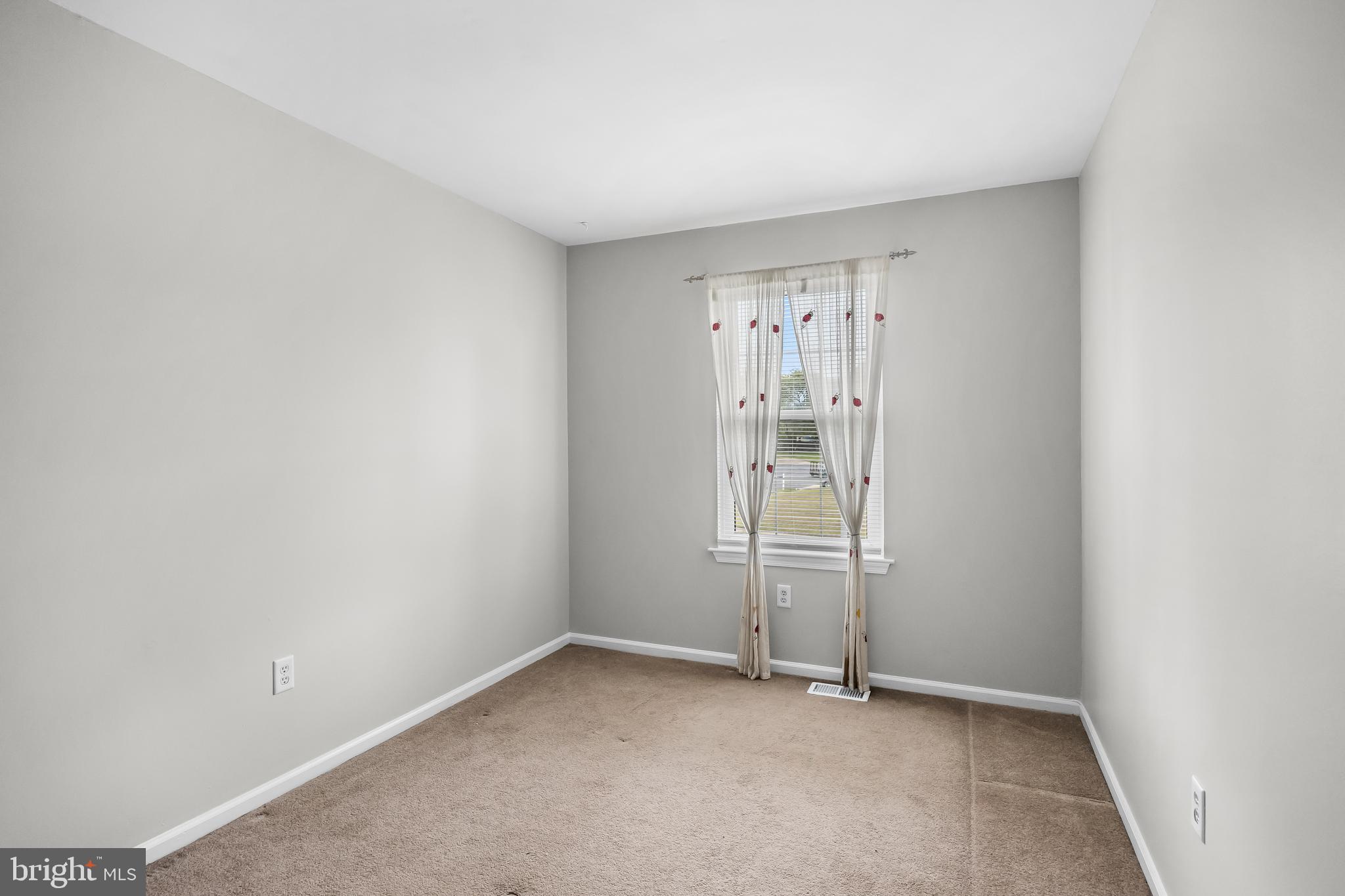 13 HOPEWELL LN