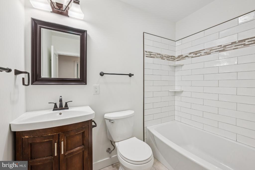 23 LAFAYETTE AVENUE