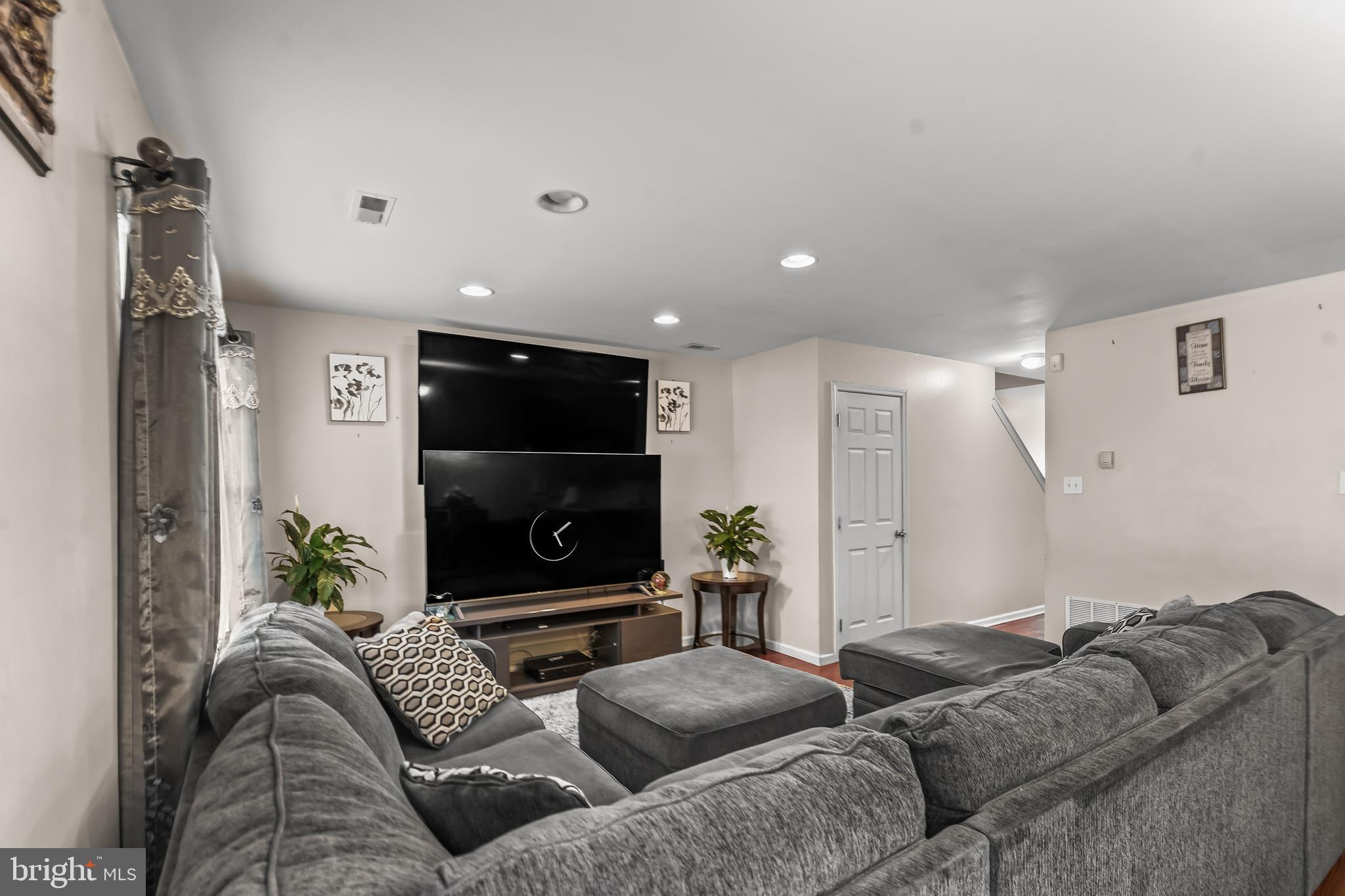 18 HIGH MEADOWS DRIVE