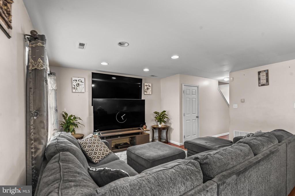 18 HIGH MEADOWS DRIVE