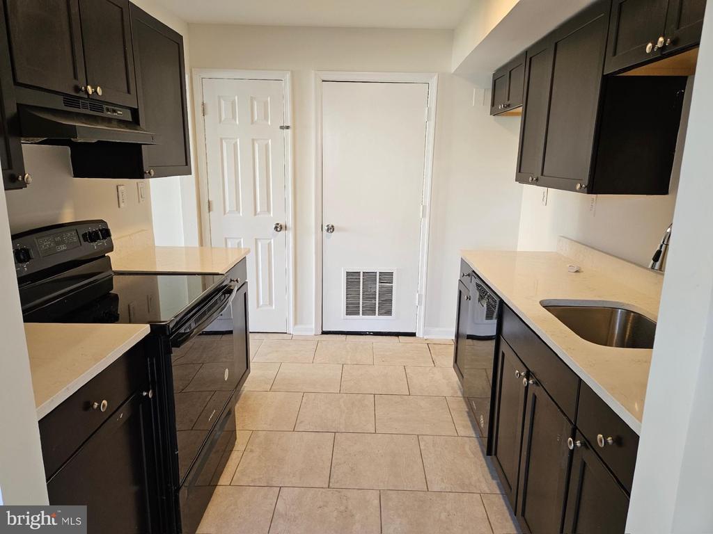 21 LOCUST COURT
