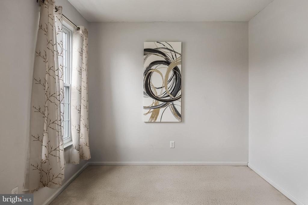6 TWISTING LANE