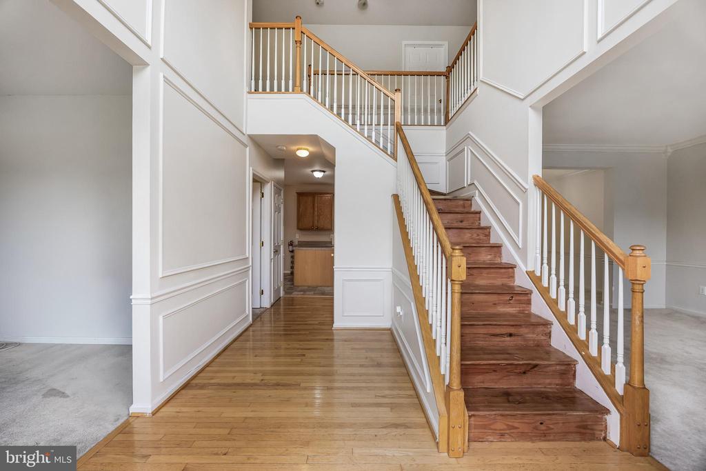 6 TWISTING LANE