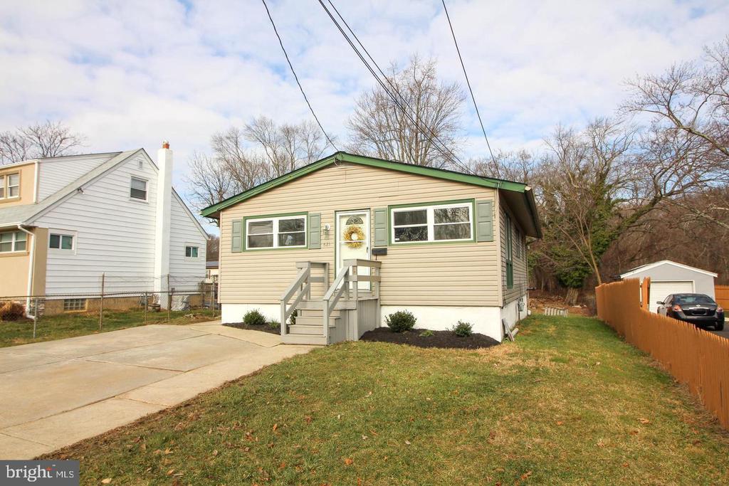 621 E EVESHAM ROAD