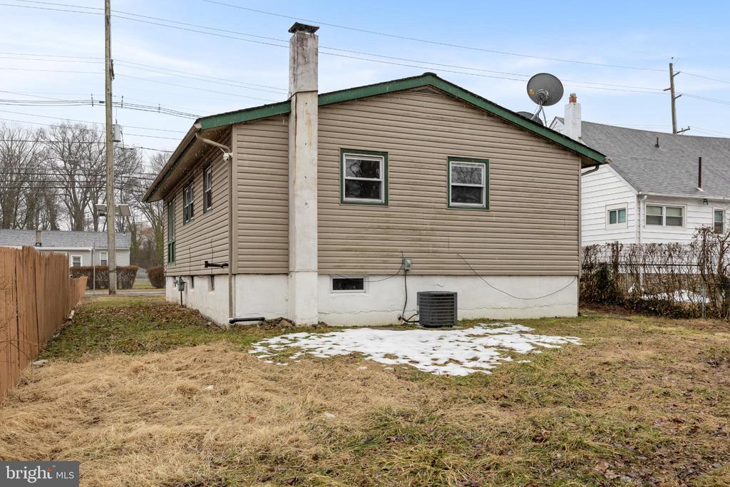 621 E EVESHAM ROAD