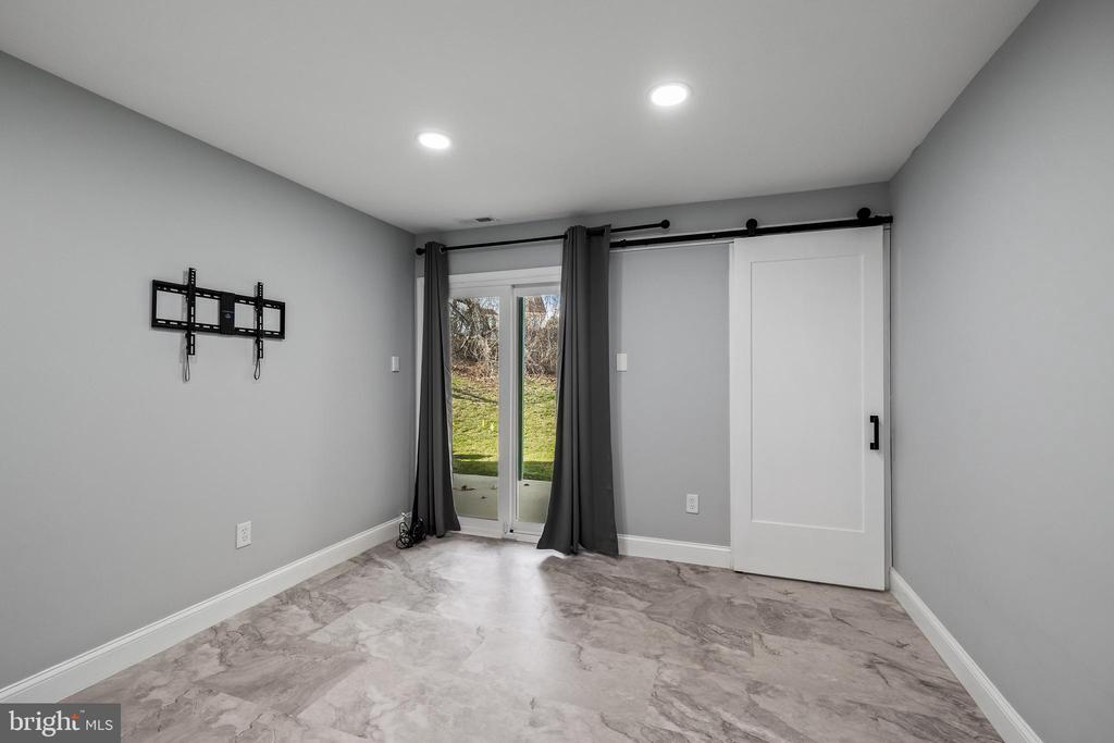 26 KNOLL DRIVE