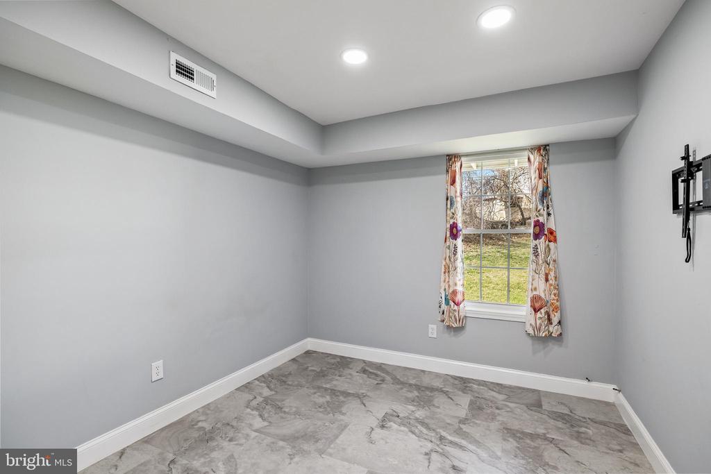 26 KNOLL DRIVE