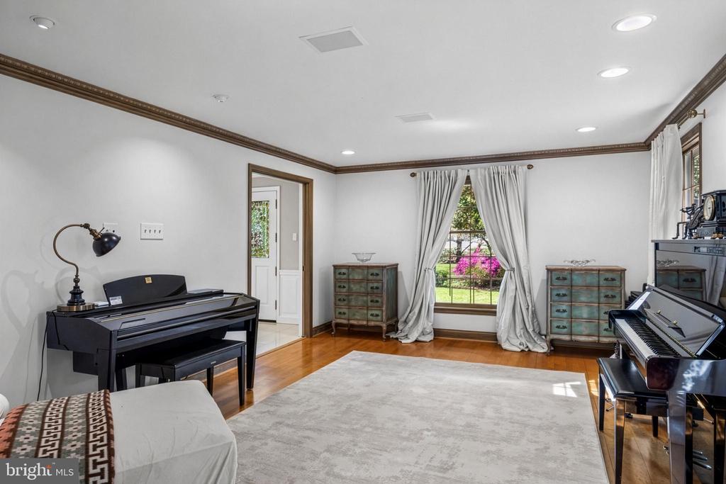 28 IMPERIAL DRIVE