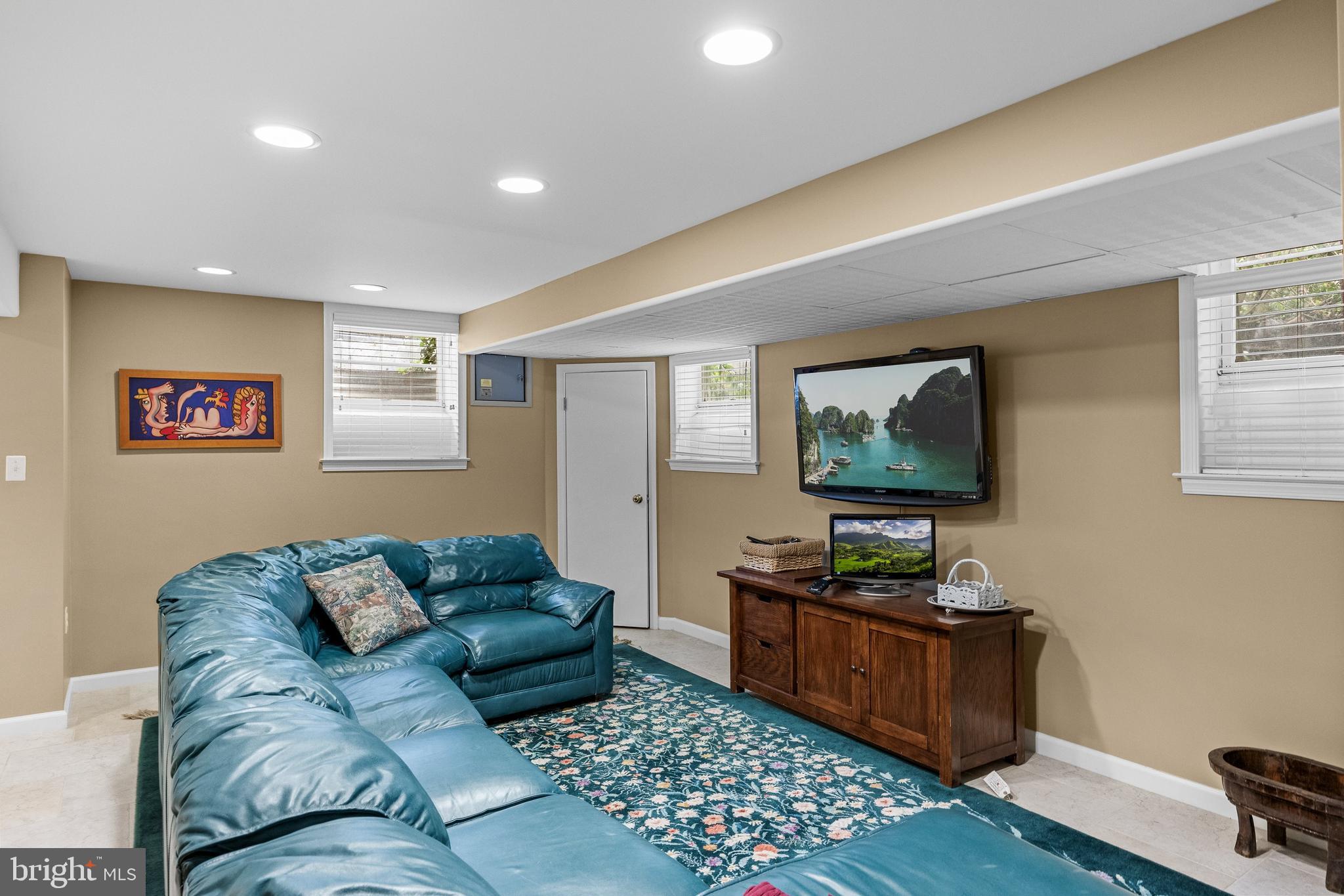 28 IMPERIAL DRIVE