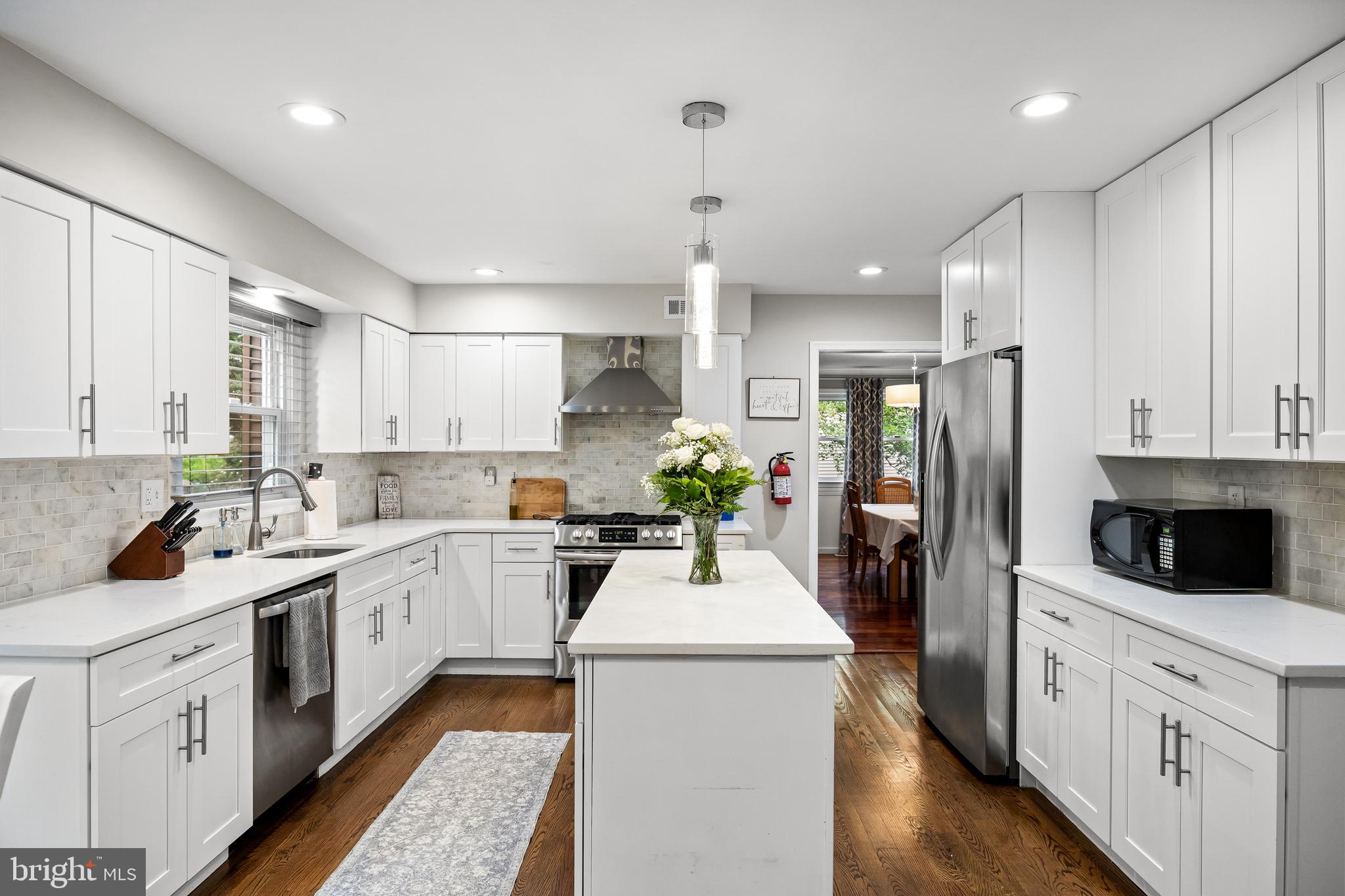 1112 BUTTONWOOD DRIVE