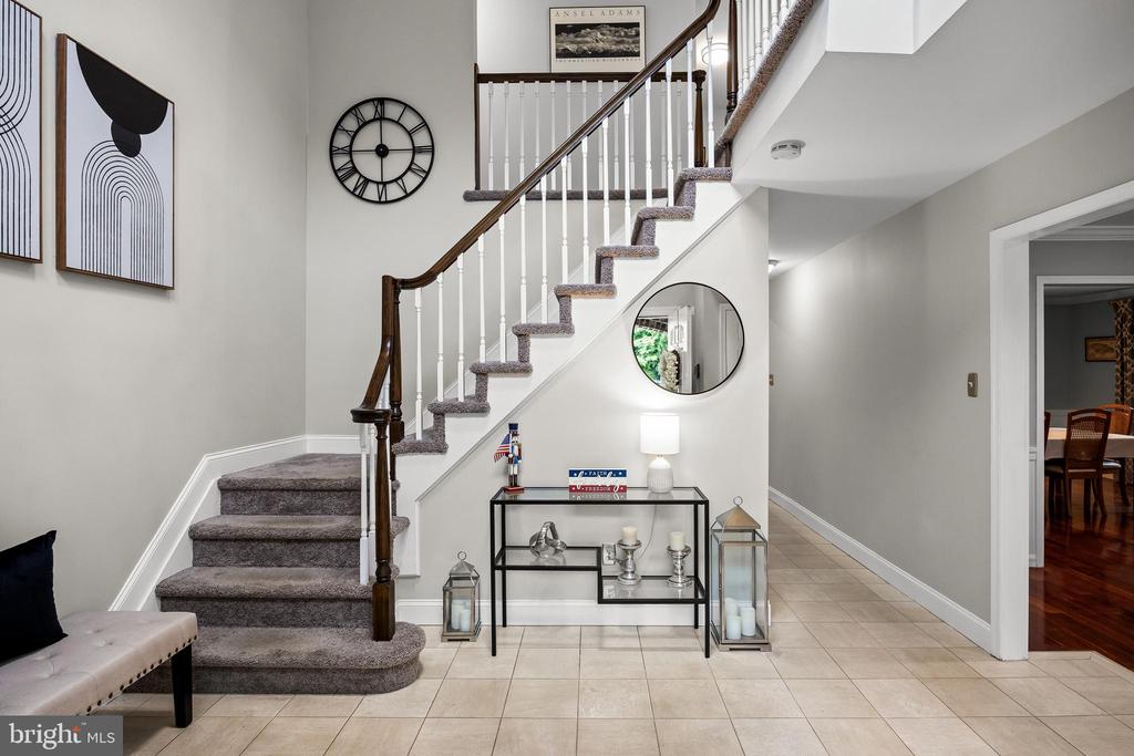 1112 BUTTONWOOD DRIVE