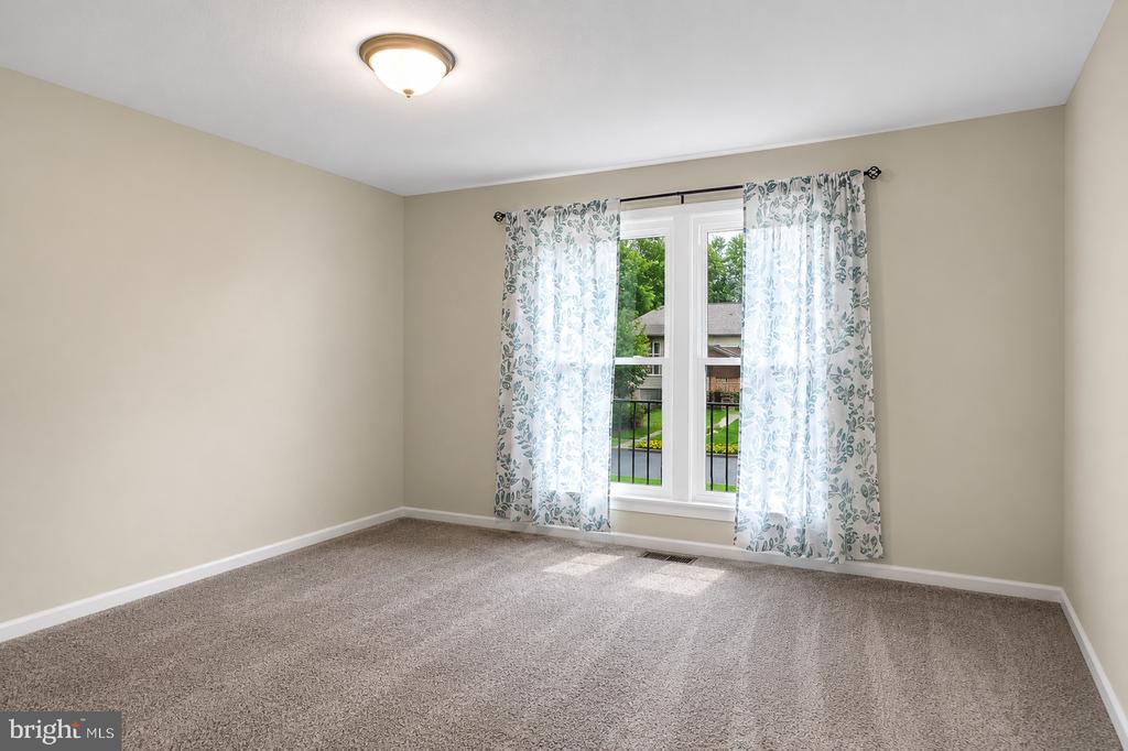 1112 BUTTONWOOD DRIVE