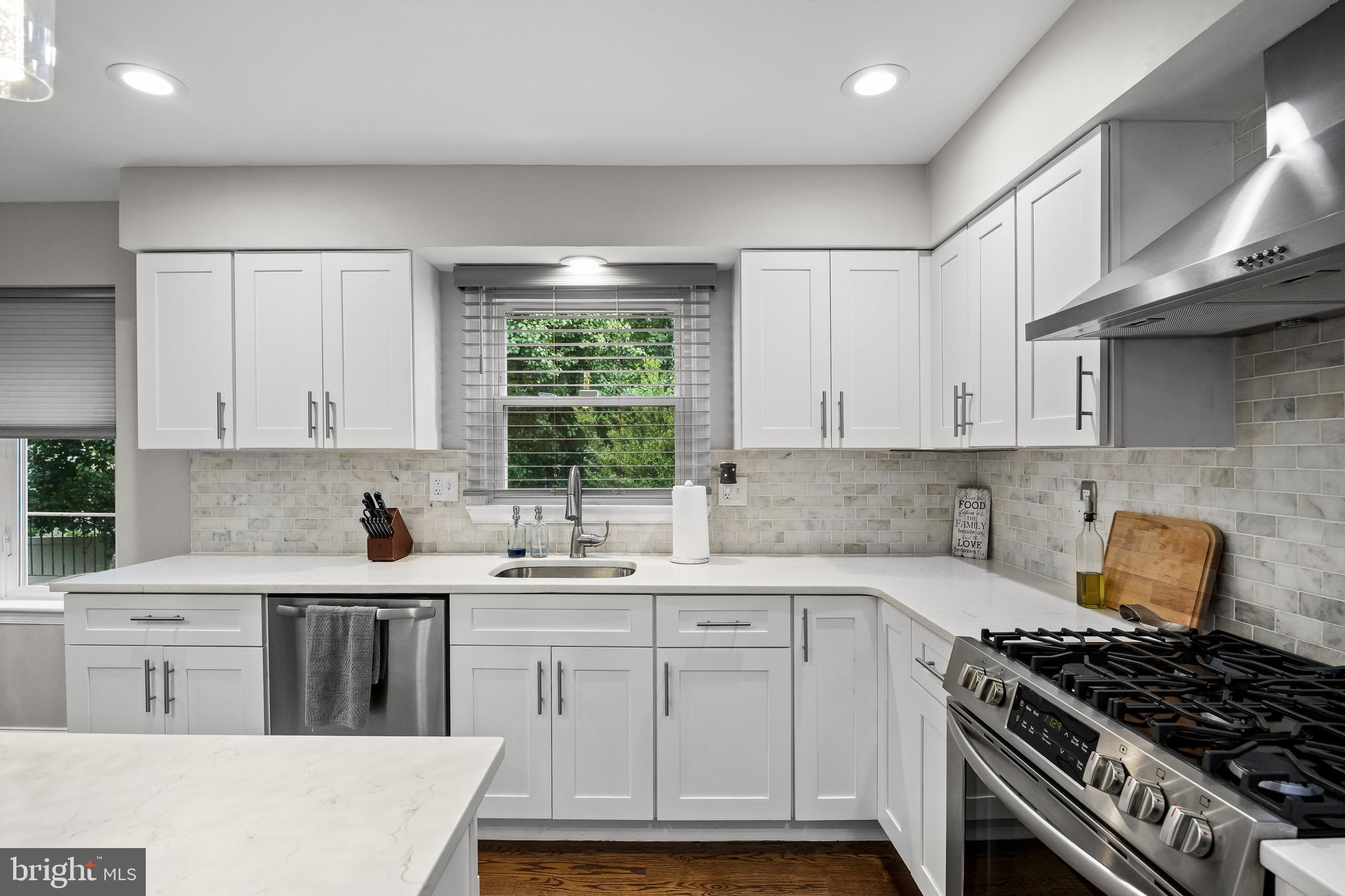 1112 BUTTONWOOD DRIVE