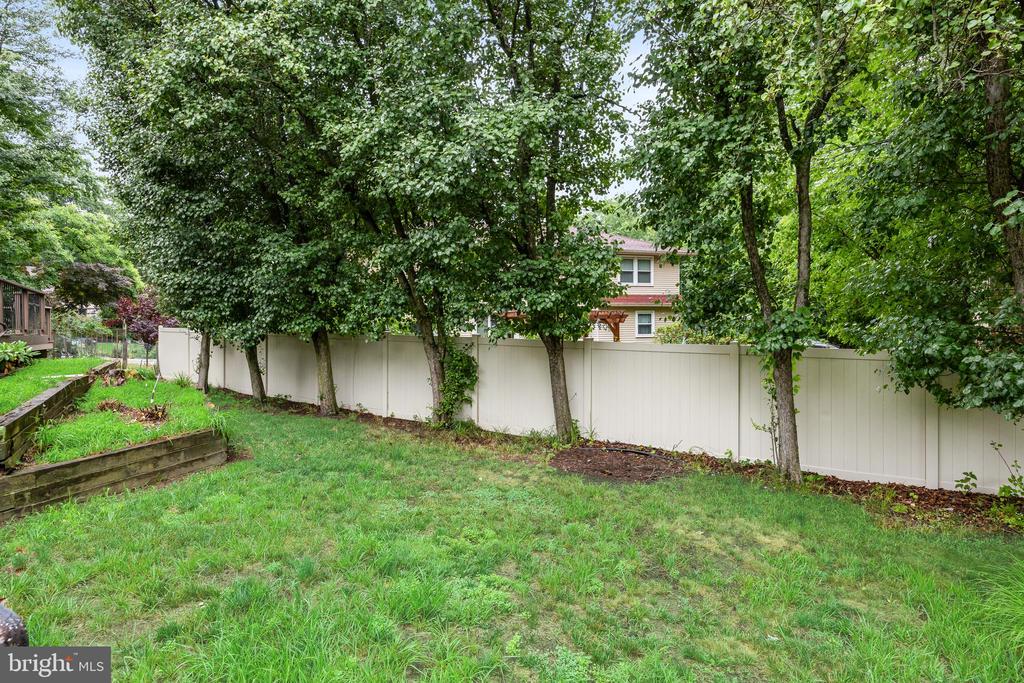 1112 BUTTONWOOD DRIVE