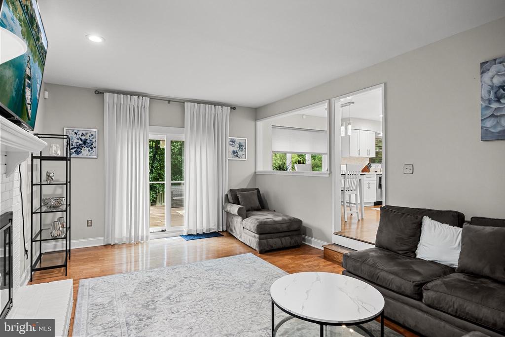 1112 BUTTONWOOD DRIVE