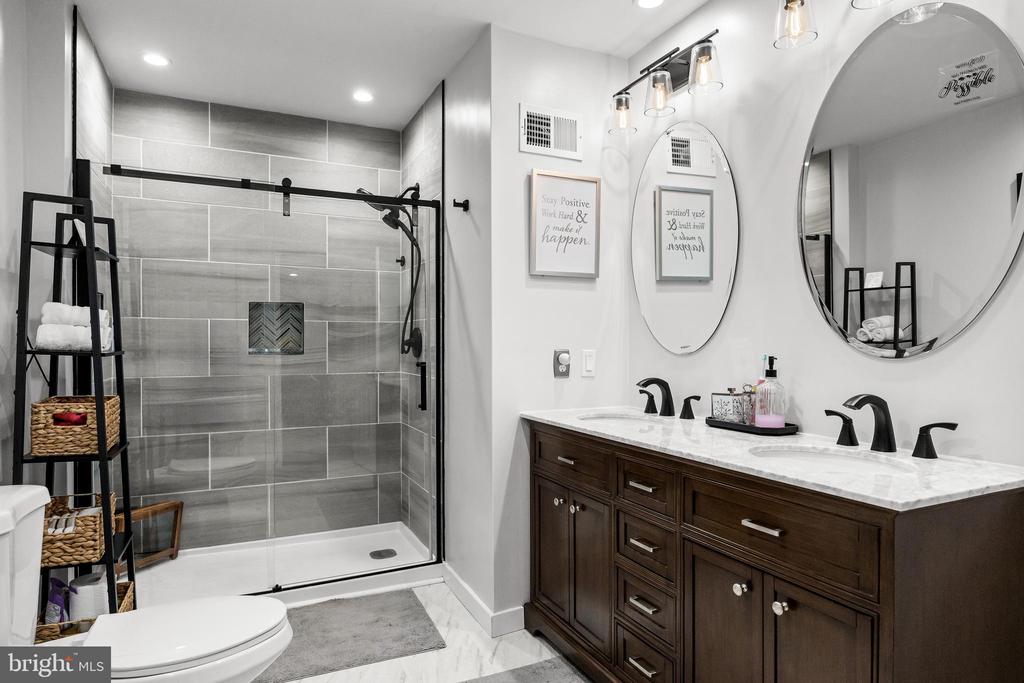 1112 BUTTONWOOD DRIVE