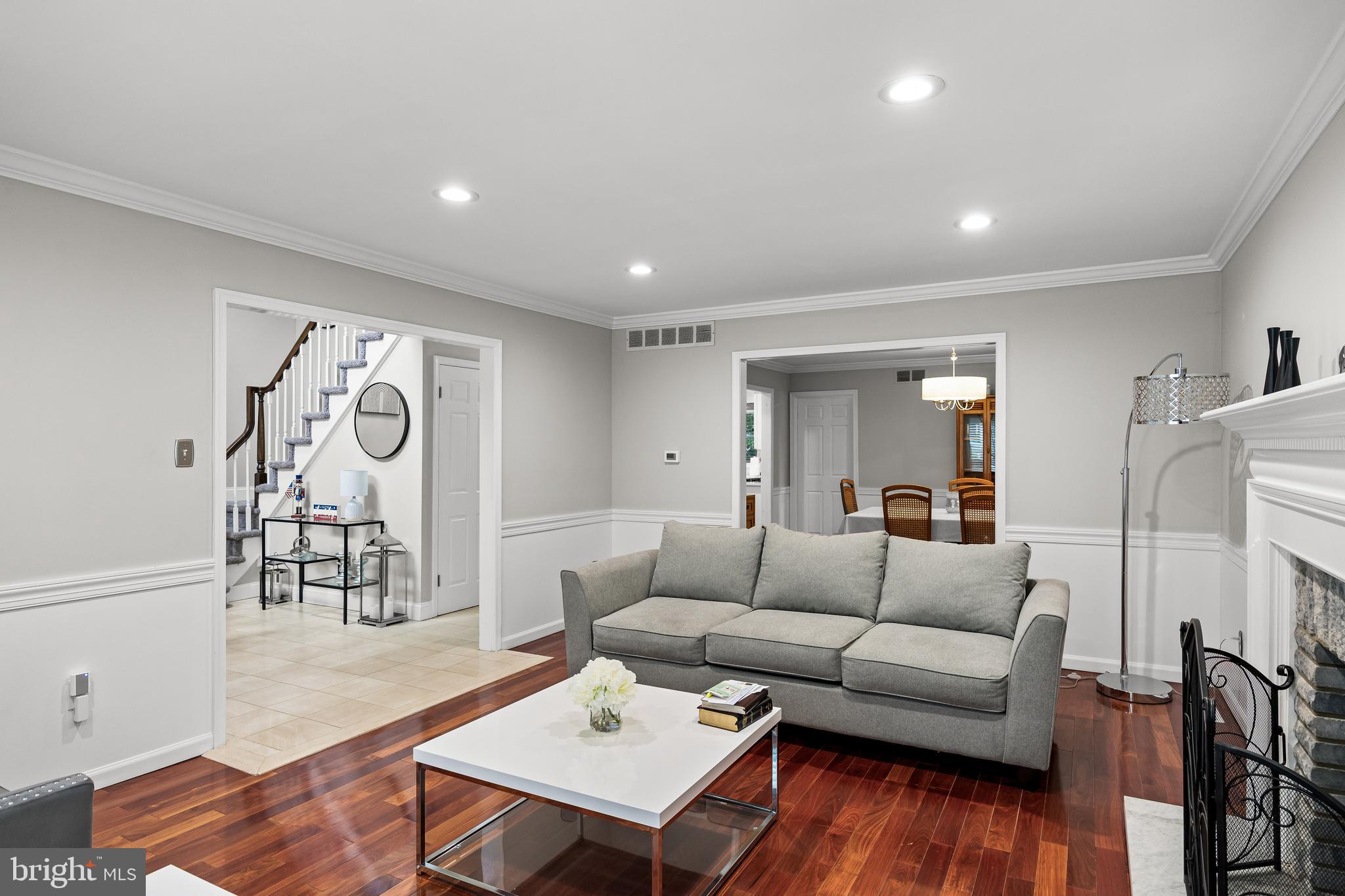 1112 BUTTONWOOD DRIVE