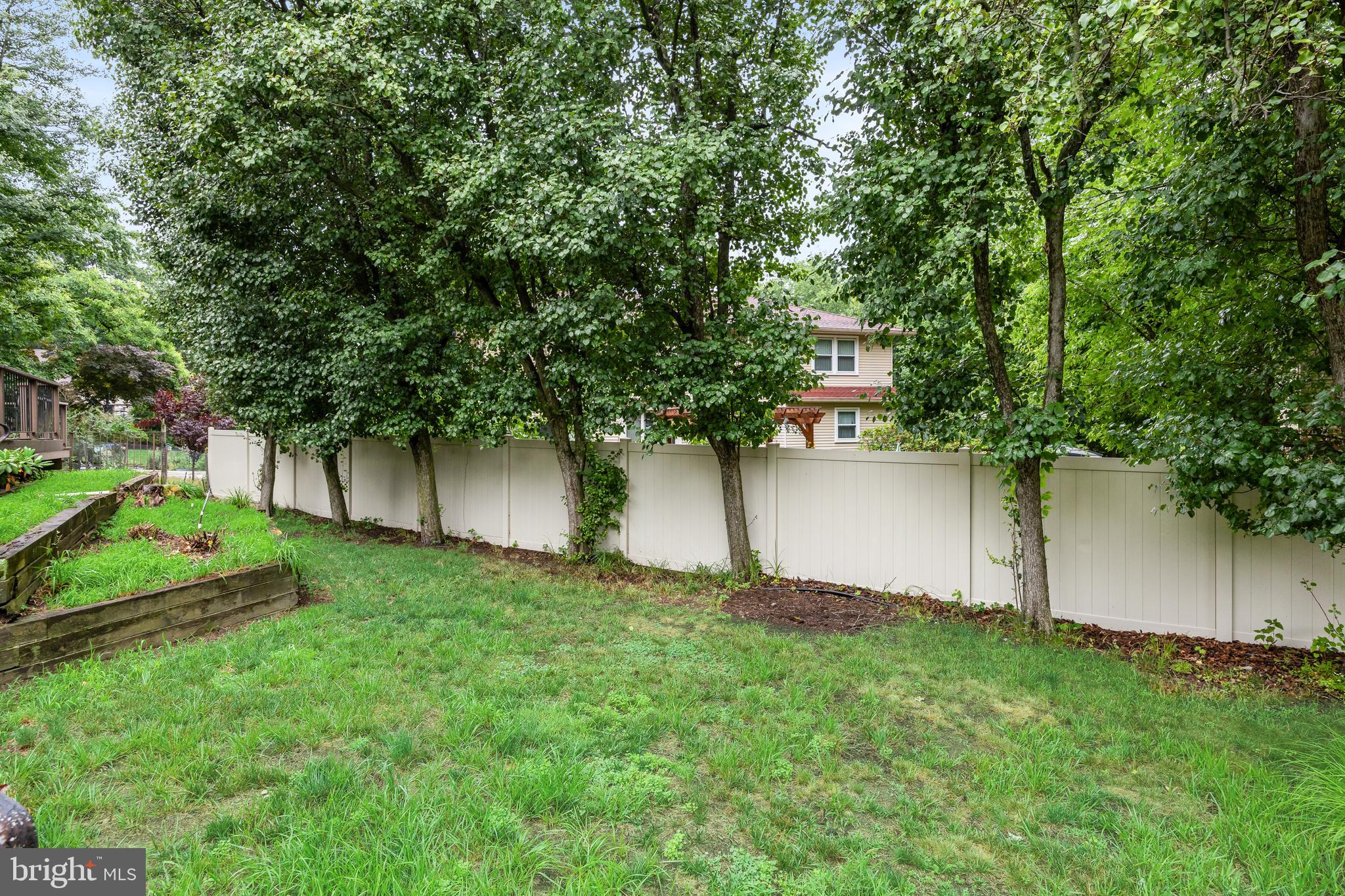1112 BUTTONWOOD DRIVE