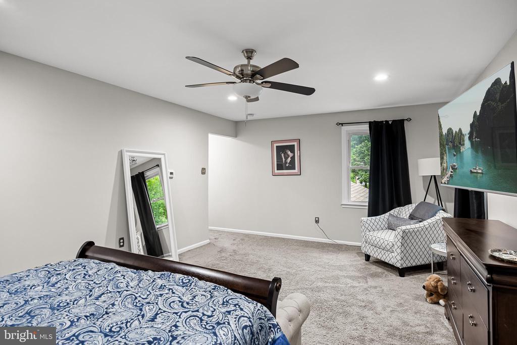 1112 BUTTONWOOD DRIVE