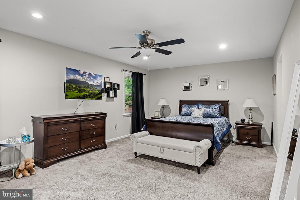 1112 BUTTONWOOD DRIVE
