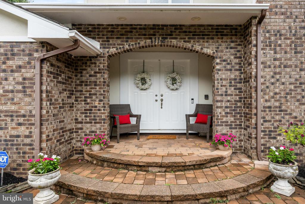 1112 BUTTONWOOD DRIVE