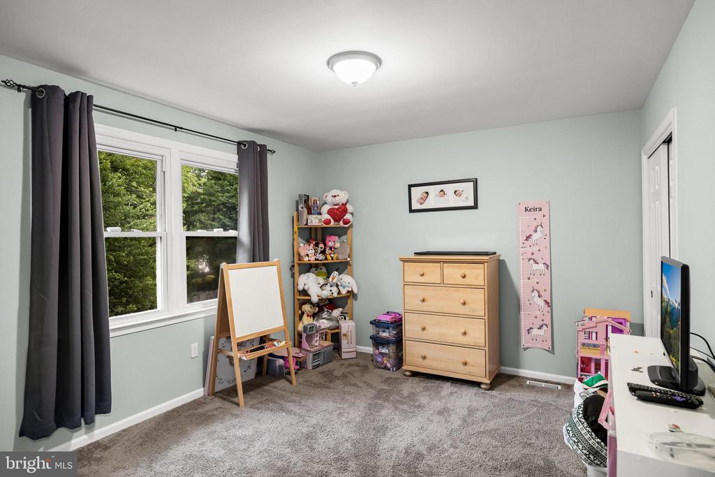 1112 BUTTONWOOD DRIVE
