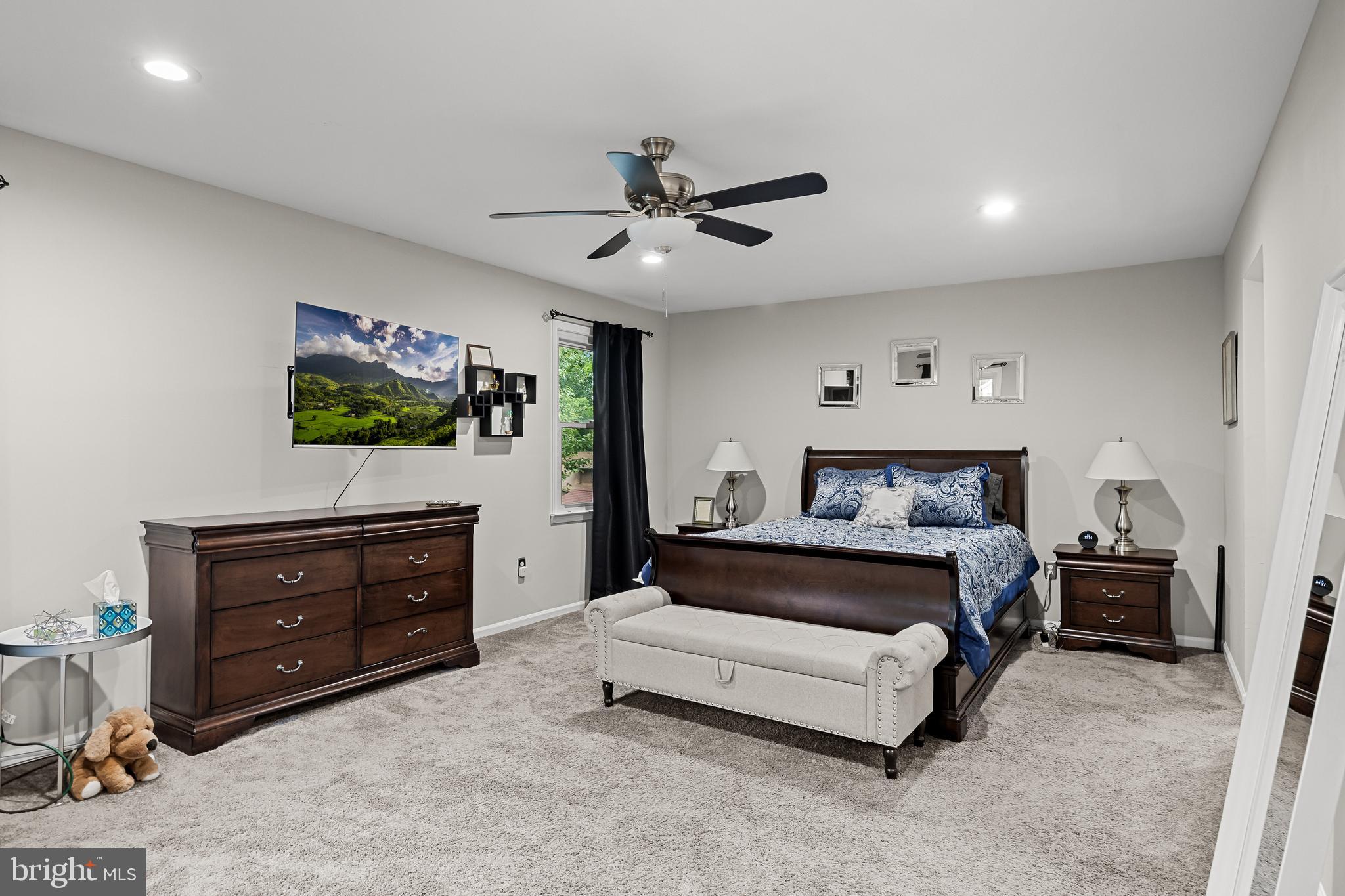 1112 BUTTONWOOD DRIVE