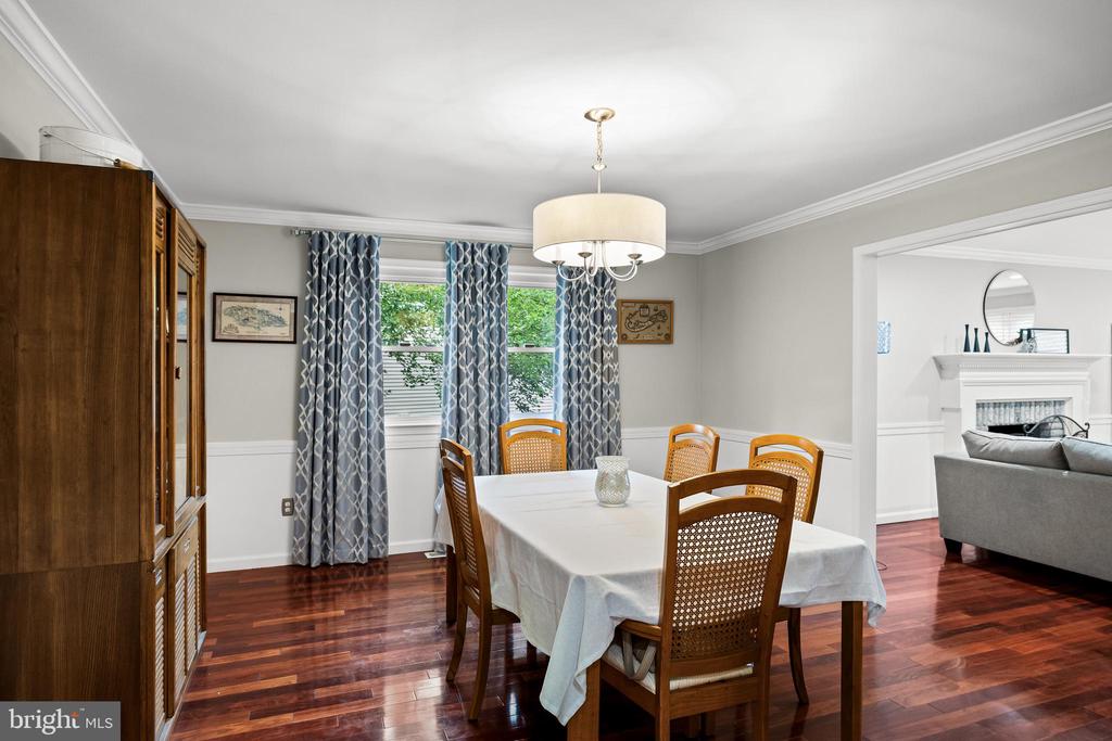 1112 BUTTONWOOD DRIVE