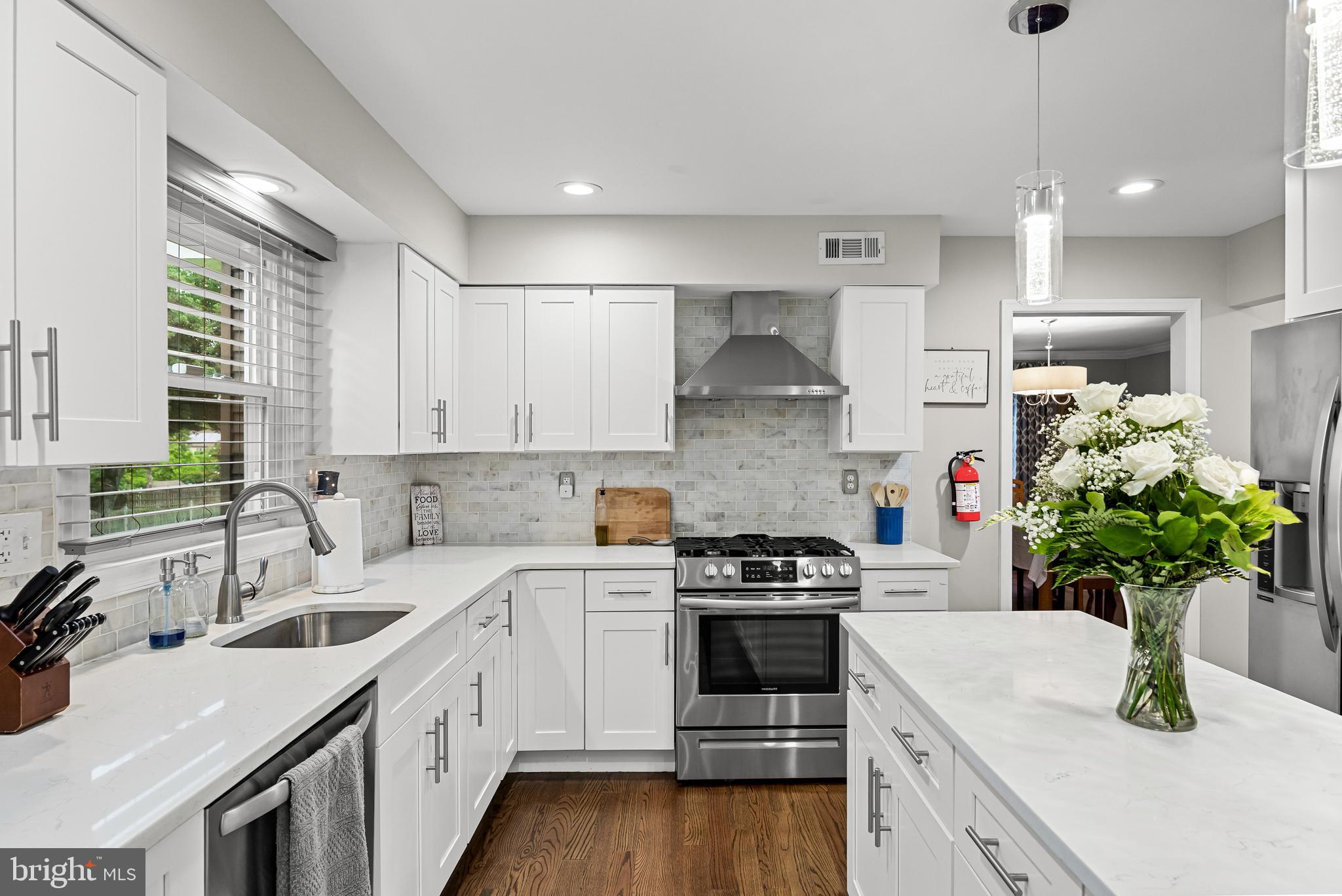 1112 BUTTONWOOD DRIVE