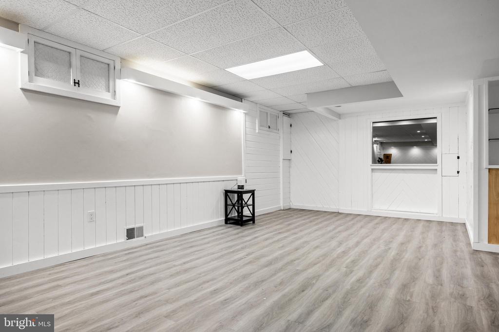 1112 BUTTONWOOD DRIVE