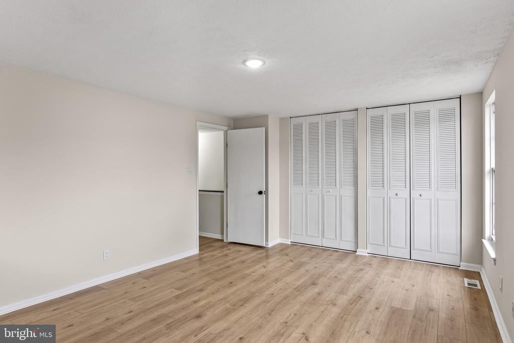 127 VILLA KNOLL COURT