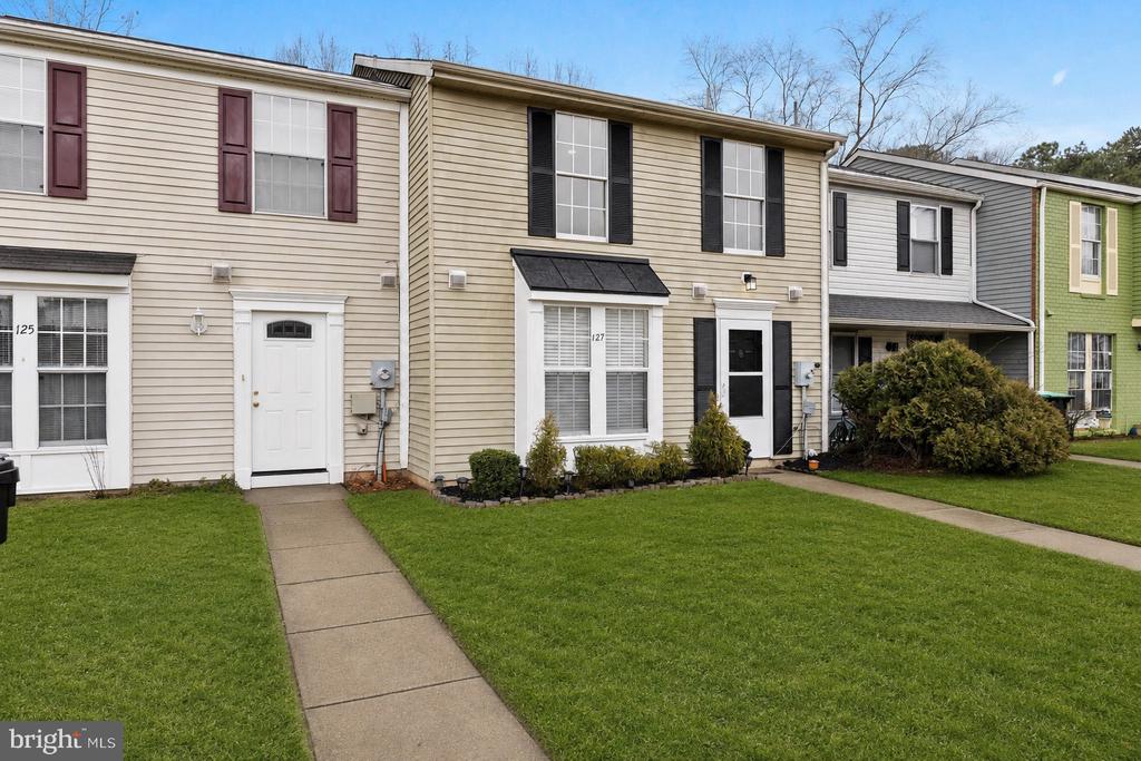 127 VILLA KNOLL COURT