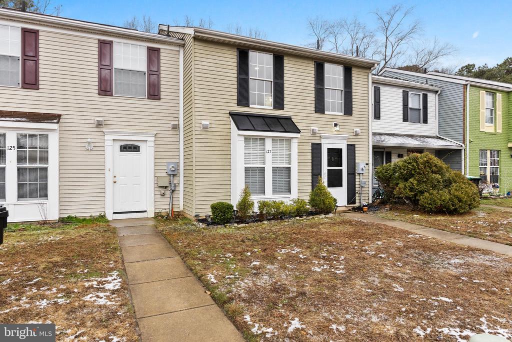 127 VILLA KNOLL COURT
