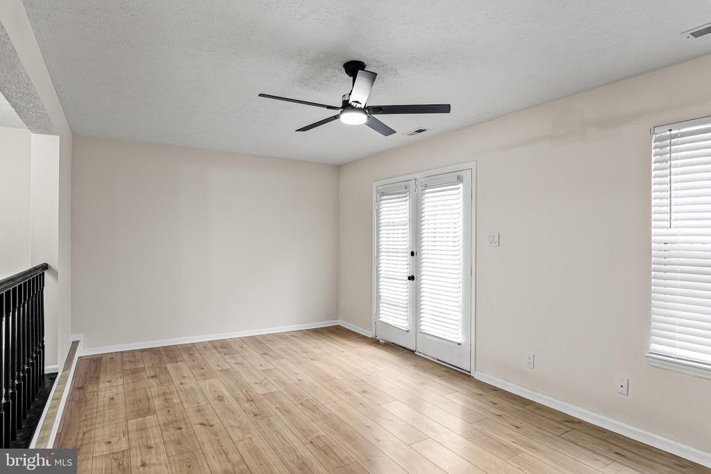 127 VILLA KNOLL COURT