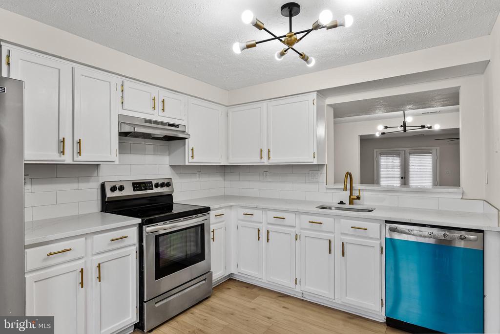 127 VILLA KNOLL COURT