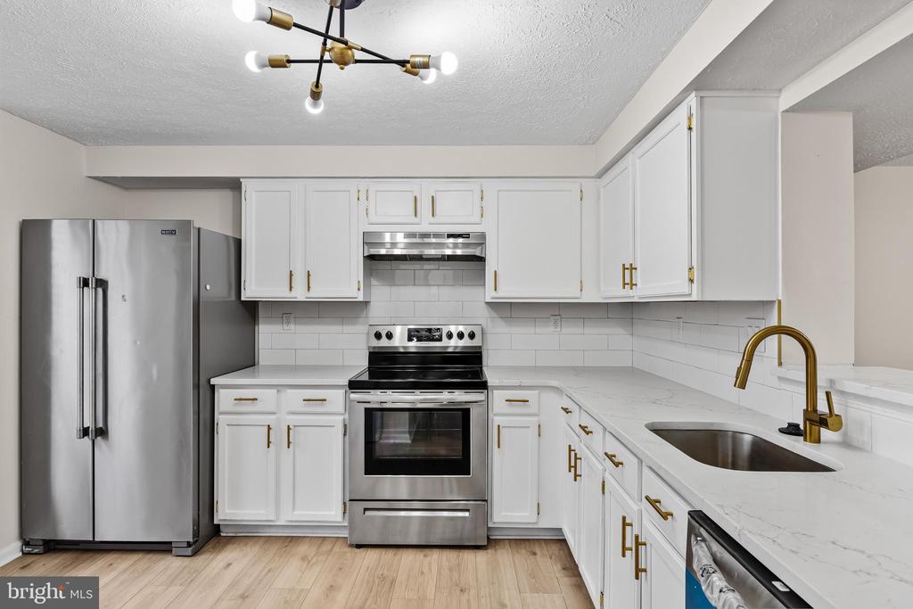 127 VILLA KNOLL COURT