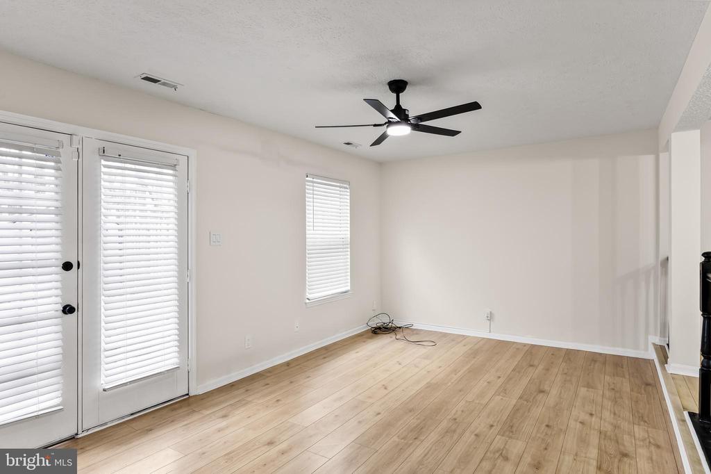 127 VILLA KNOLL COURT