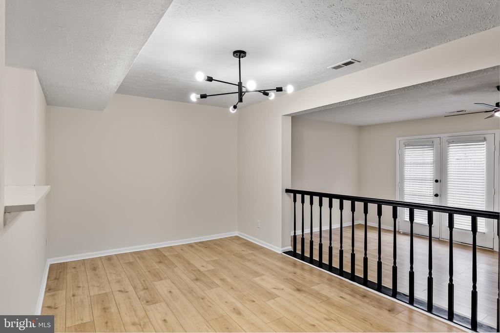 127 VILLA KNOLL COURT