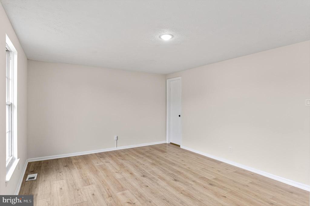 127 VILLA KNOLL COURT