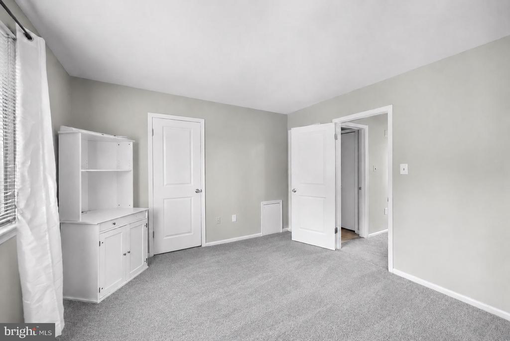 13 HOPEWELL LANE