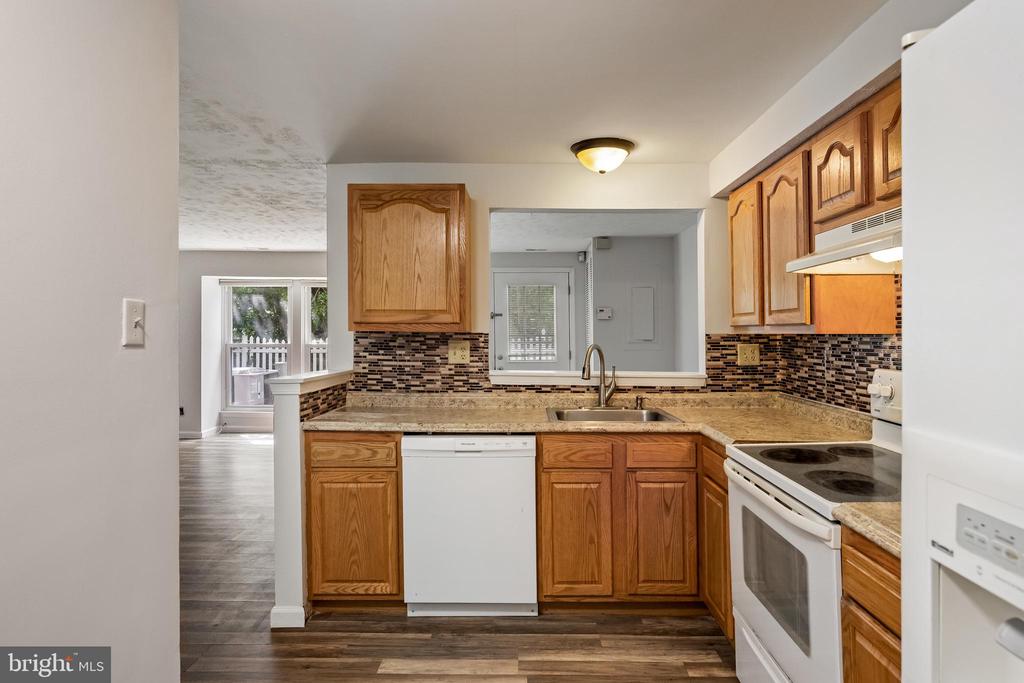2504 GREENWOOD DRIVE