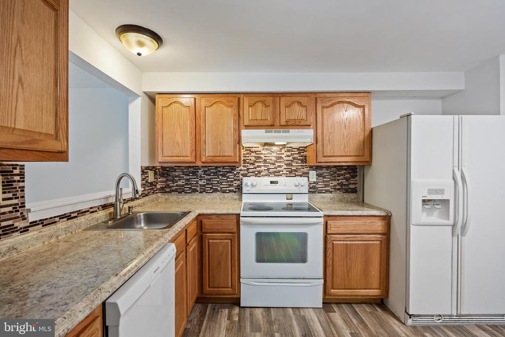 2504 GREENWOOD DRIVE