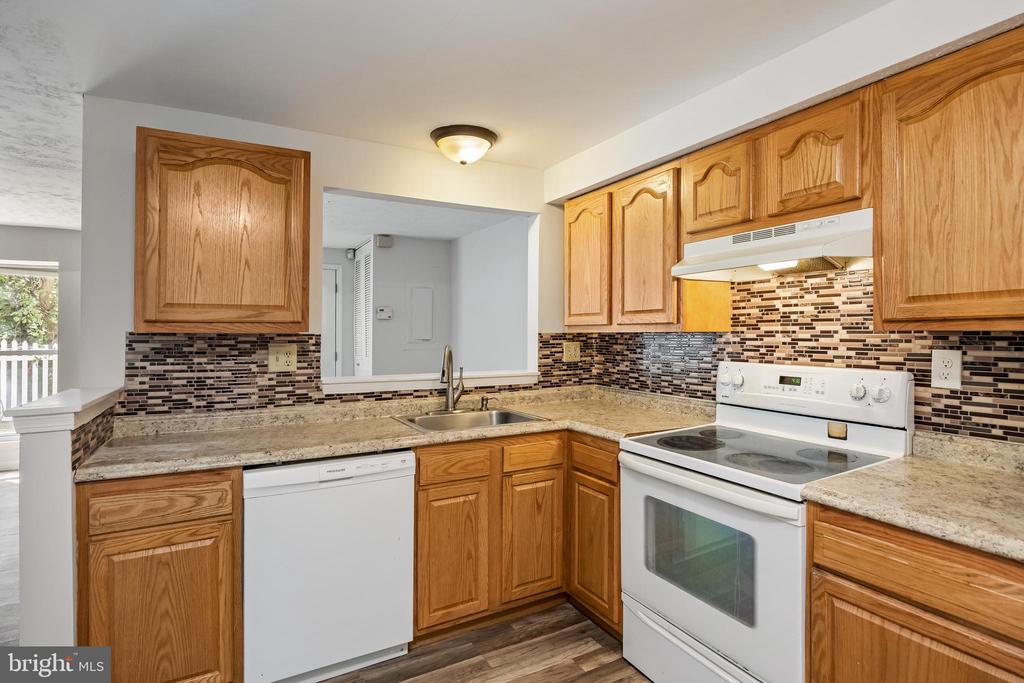 2504 GREENWOOD DRIVE