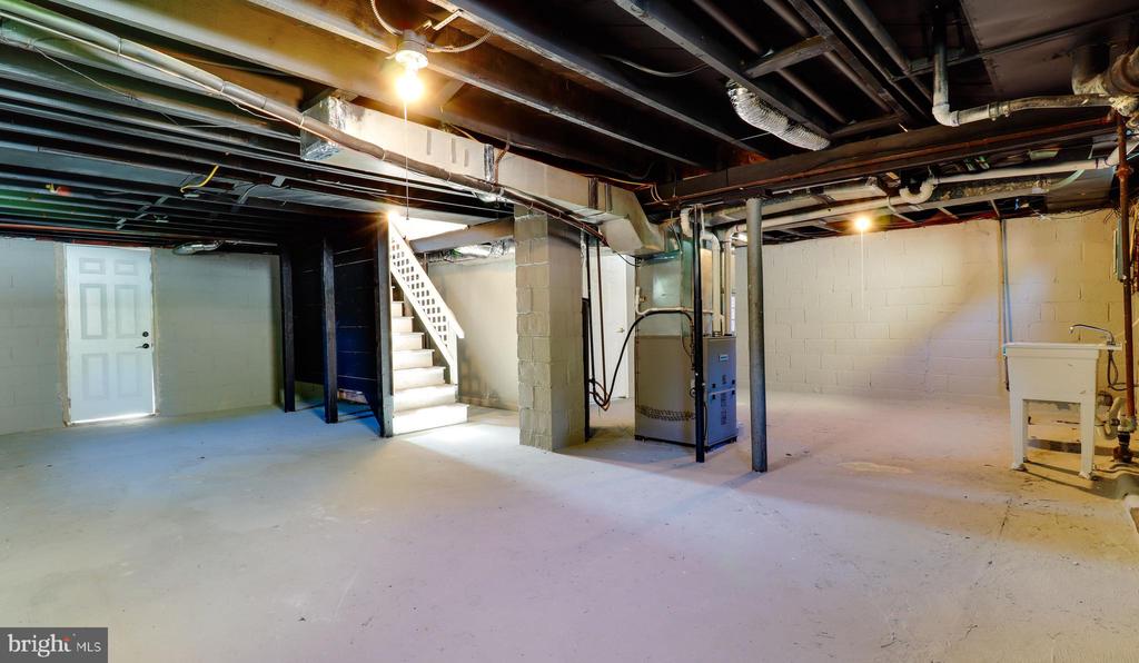 54 W PACKER STREET