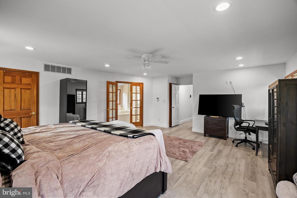 1581 COMMISSIONERS ROAD