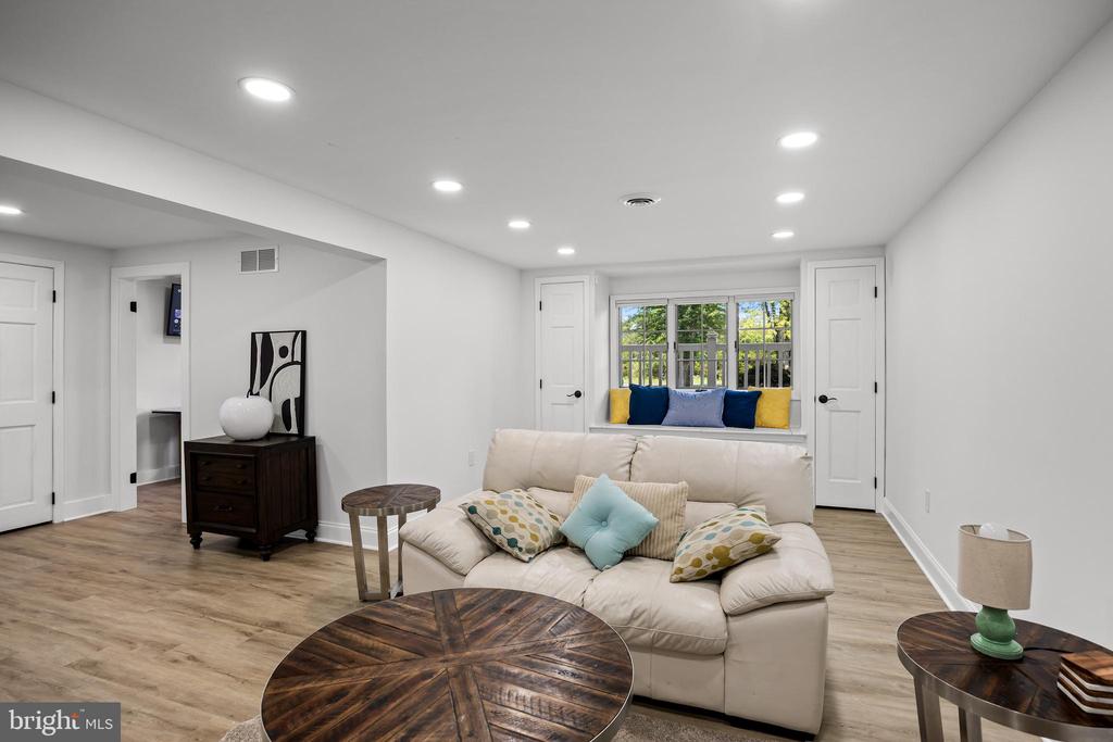 1581 COMMISSIONERS ROAD