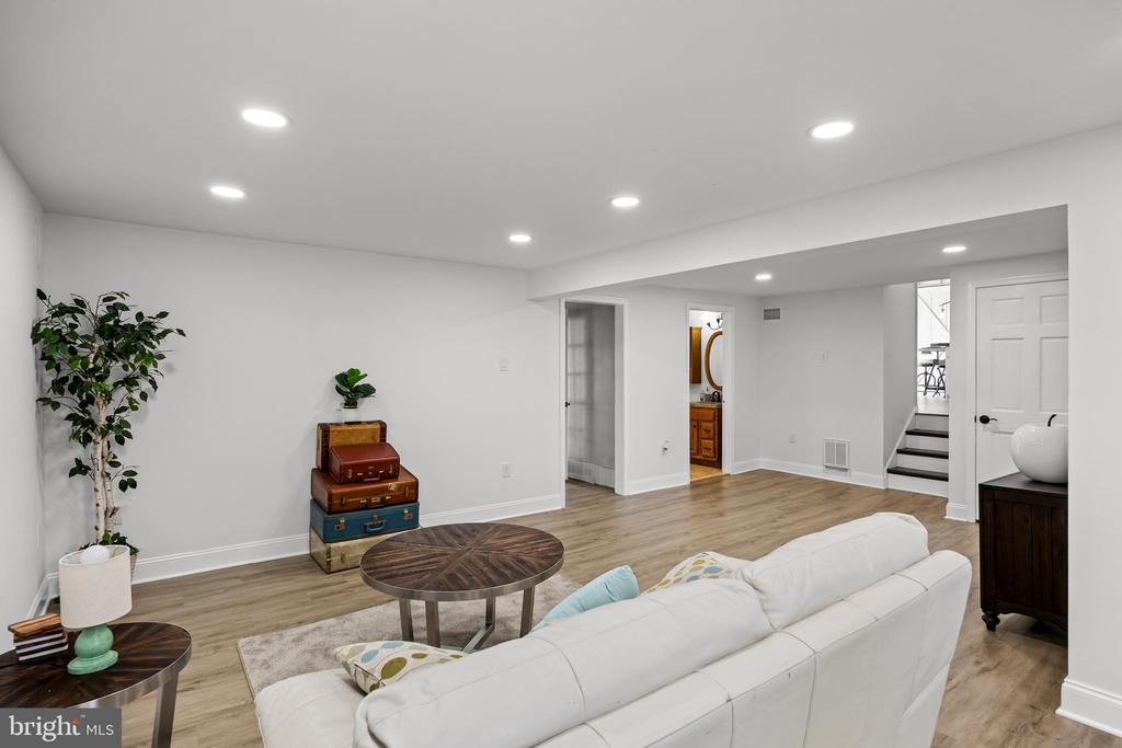 1581 COMMISSIONERS ROAD