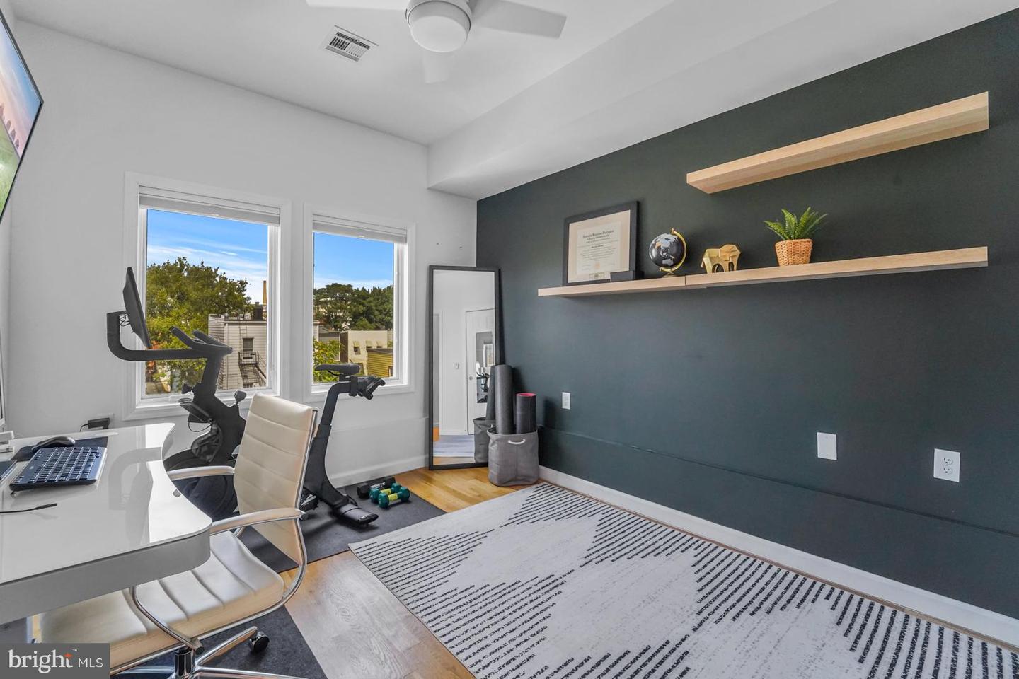 936 Pavonia Ave #3a