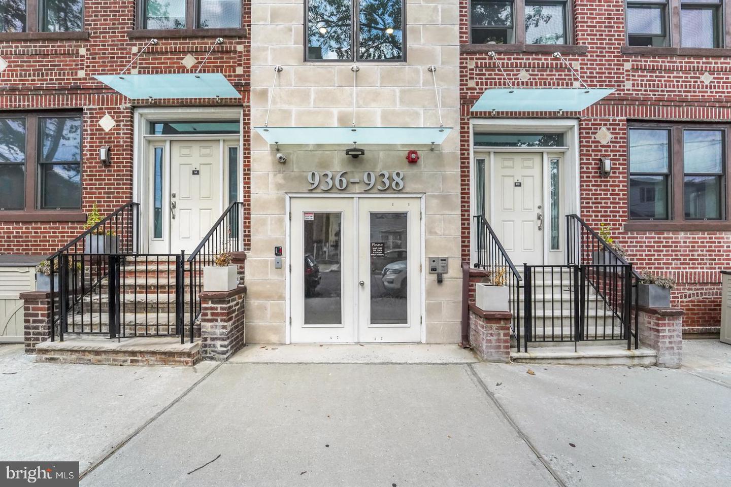 936 Pavonia Ave #3a